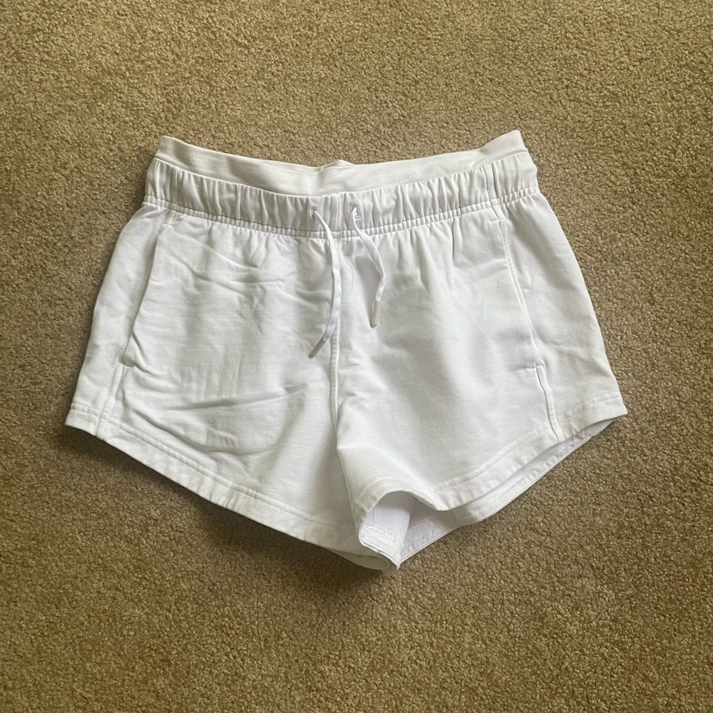 Lululemon inner glow shorts